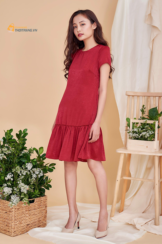 Mùa hạ yên lành thảnh thơi với những chiếc đầm suông hạ eo mềm mại