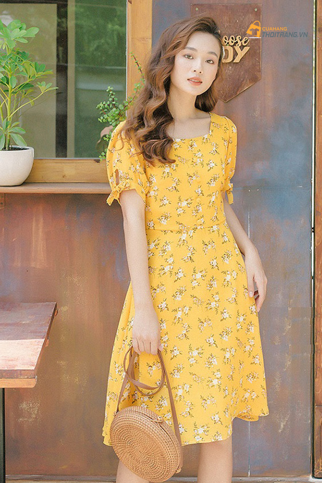 Váy hoa vintage cổ vuông màu vàng