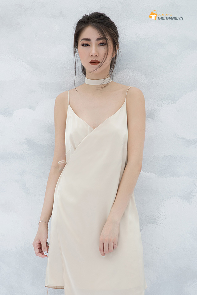 Slip dress màu sắc trang nhã hút hồn chàng trong lần hẹn hò đầu tiên