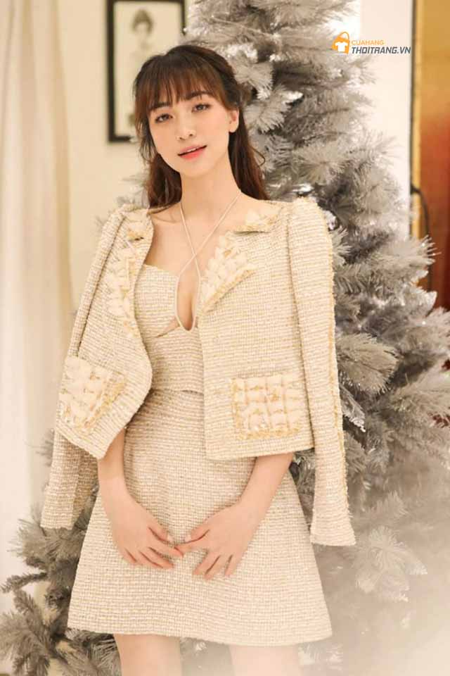 Set vest váy dạ tweed màu trắng sữa diện Noel đẹp sang chảnh