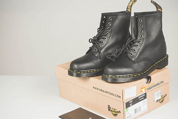 Bảo quản giày dr martens ở nơi khô ráo, thoáng mát