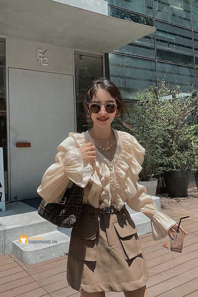 Áo blouse kết hợp chân váy chữ A sang chảnh