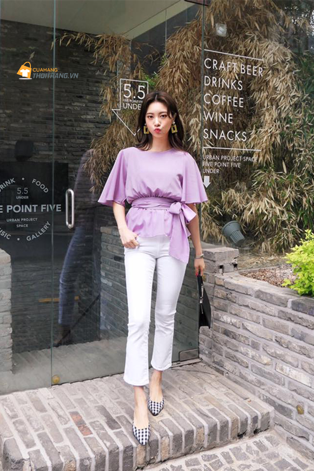 Áo blouse kết hợp quần jean trắng thanh lịch