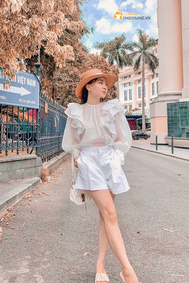 Áo blouse kết hợp quần short cá tính