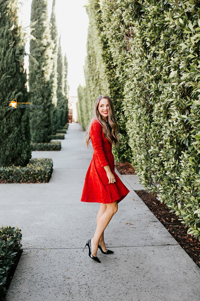Chiếc váy xoè đỏ phù hợp với mọi hoàn cảnh cho nàng luôn quyến rũ và nổi bật