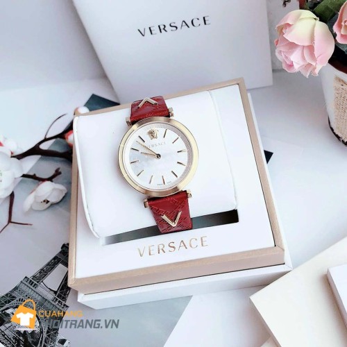 Đồng hồ nữ Versace V-Twist được thiết kế mang hơi hướng cổ điển với chất liệu dây da sang trọng cùng chi tiết vỏ bằng thép không gỉ được đánh bóng bạc. Với đường kính 36mm, mặt kính được chế tác từ kính Sapphire có độ chống lực và hạn chế trầy xước cao