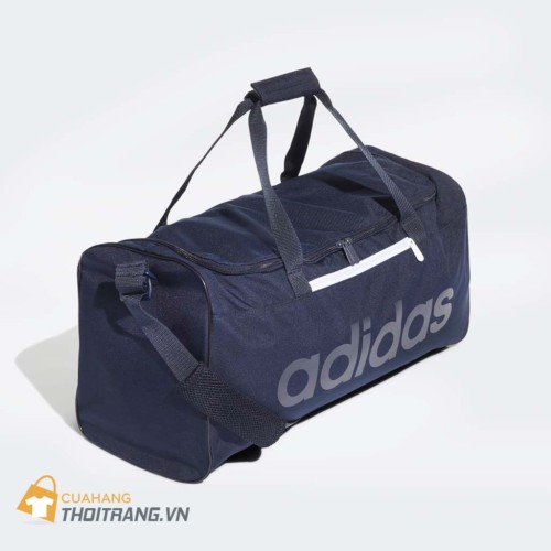 Túi trống thể thao Adidas thiết kế với kiểu dáng đầy thời trang tiện dụng, 1 ngăn chính lớn và 1 ngăn phụ nhỏ đựng vật dụng nhỏ. Quai đeo chắc chắn dễ dàng cấm nắm hoặc đeo vai. Chất liệu vải bố chắc chắc, bền đẹp, cho bạn an tâm sử dụng.