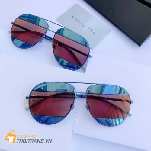 Kính Dior Split Blue Grey Aviator với khả năng chống tia cực tím 100% bảo vệ đôi mắt tránh khỏi những tác động xấu của ánh sáng mặt trời. Gọng kính sang trọng làm bằng kim loại màu vàng, đơn giản nhưng lại rất cá tính.