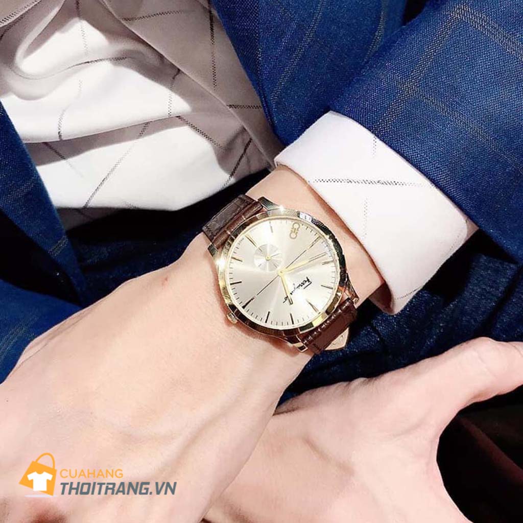 Đồng hồ nam Salvatore Ferragamo Slim Gent mang vẻ đẹp sang trọng. Cọc số hiện đại. Dây da cực sang. Cỗ máy Quartz Thụy Sỹ có độ chính xác cao và bền bỉ. Mặt kính Saphire. Hạn chế trầy xước và chống va đập cực kỳ tốt.