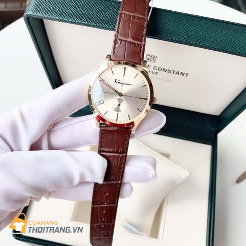 Đồng hồ nam Salvatore Ferragamo Slim Gent mang vẻ đẹp sang trọng. Cọc số hiện đại. Dây da cực sang. Cỗ máy Quartz Thụy Sỹ có độ chính xác cao và bền bỉ. Mặt kính Saphire. Hạn chế trầy xước và chống va đập cực kỳ tốt.