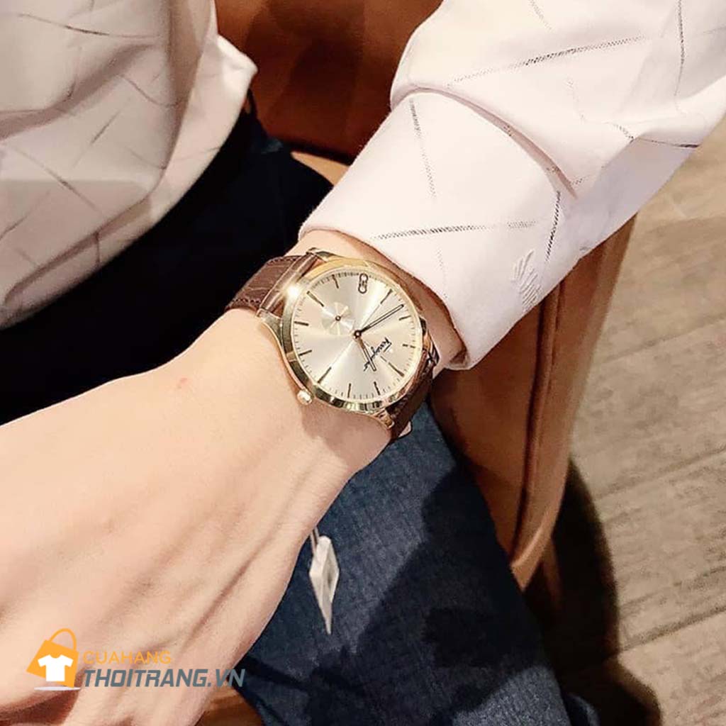 Đồng hồ nam Salvatore Ferragamo Slim Gent mang vẻ đẹp sang trọng. Cọc số hiện đại. Dây da cực sang. Cỗ máy Quartz Thụy Sỹ có độ chính xác cao và bền bỉ. Mặt kính Saphire. Hạn chế trầy xước và chống va đập cực kỳ tốt.