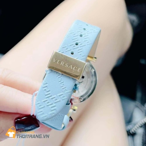 Đồng hồ nữ Versace V-Twist Light Nlue Dial chiếc đồng hồ đến từ thương hiệu Versace nổi tiếng. Khi sở hữu siêu phẩm này, bạn sẽ cảm nhận như cả thế giới đang ở trên cổ tay của mình.