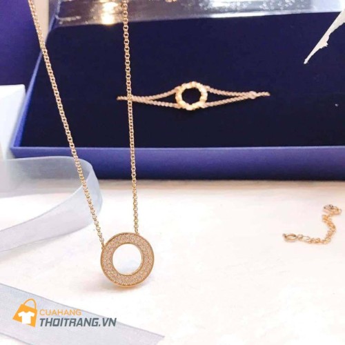 Set dây chuyền kèm lắc tay Swarovski 5358846 Admiration được thiết kế với tông màu vàng cùng với những viên pha lê trong suốt lấp lánh Swarovski đem đến cho người dùng vẻ sang trọng, tinh tế.