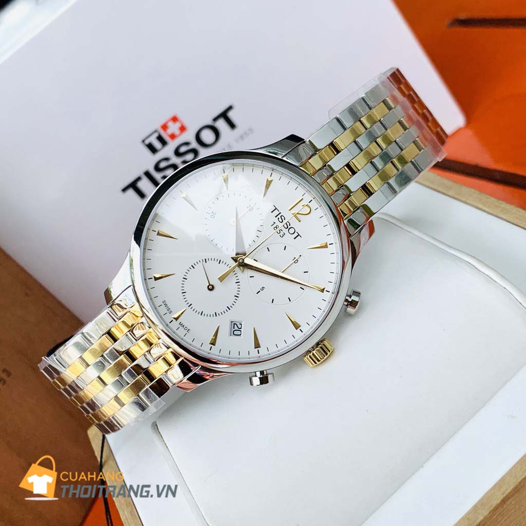 Đồng hồ Nam Tissot Chronograph T063.617.22.037.00 phụ kiện thời trang tuyệt vời khi mang hình dáng của sự cổ điển xen lẫn nét hiện đại với kiểu thể thao, đem đến cho phái mạnh sự sang trọng, trẻ trung và lịch lãm.