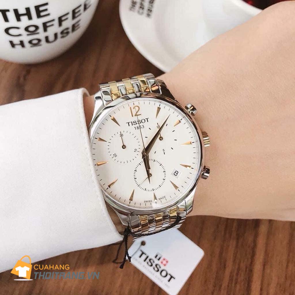 Đồng hồ Nam Tissot Chronograph T063.617.22.037.00 phụ kiện thời trang tuyệt vời khi mang hình dáng của sự cổ điển xen lẫn nét hiện đại với kiểu thể thao, đem đến cho phái mạnh sự sang trọng, trẻ trung và lịch lãm.