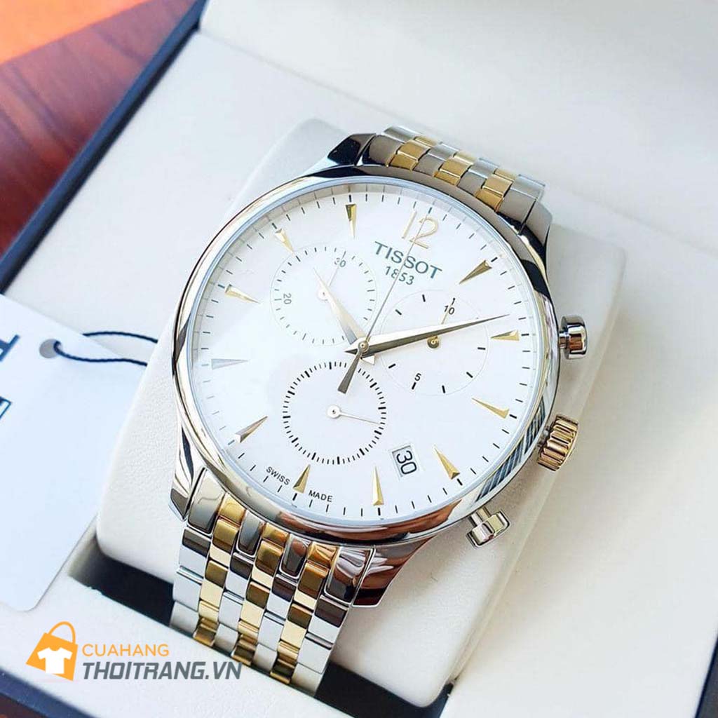 Đồng hồ Nam Tissot Chronograph T063.617.22.037.00 phụ kiện thời trang tuyệt vời khi mang hình dáng của sự cổ điển xen lẫn nét hiện đại với kiểu thể thao, đem đến cho phái mạnh sự sang trọng, trẻ trung và lịch lãm.