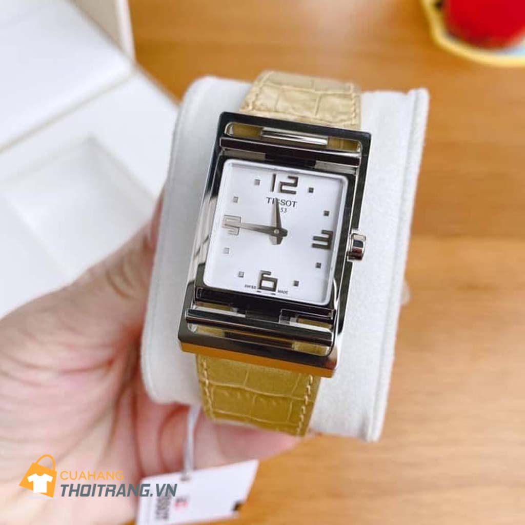 Đồng hồ nữ Tissot Dial Beige Leather T032.309.16.037.00 có mặt kính bằng kính Sapphire chống xước cao, viền ngoài bằng thép không gỉ cao cấp và được mạ PVD nên rất bóng, đẹp, bền màu, dây đeo bằng da chất liệu cao cấp nên rất bền màu, không dễ bong tróc.