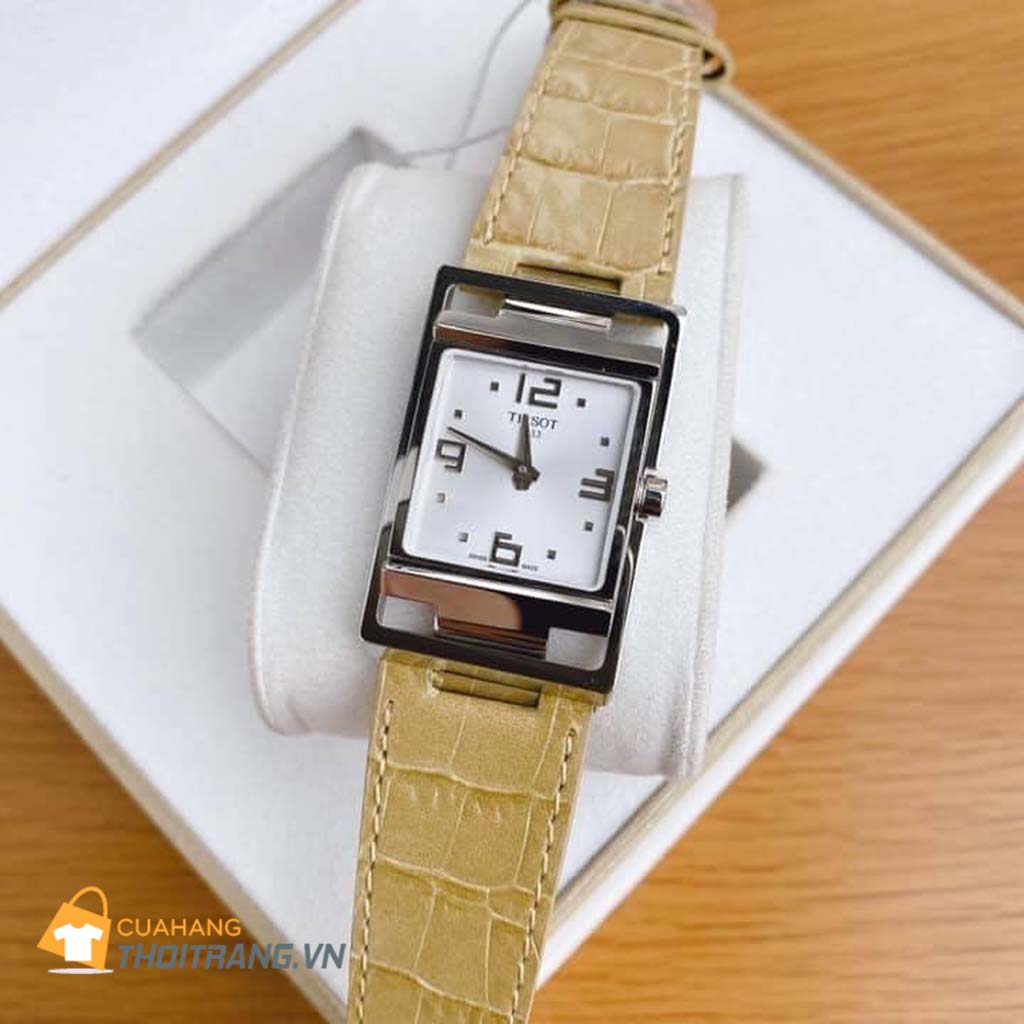 Đồng hồ nữ Tissot Dial Beige Leather T032.309.16.037.00 có mặt kính bằng kính Sapphire chống xước cao, viền ngoài bằng thép không gỉ cao cấp và được mạ PVD nên rất bóng, đẹp, bền màu, dây đeo bằng da chất liệu cao cấp nên rất bền màu, không dễ bong tróc.