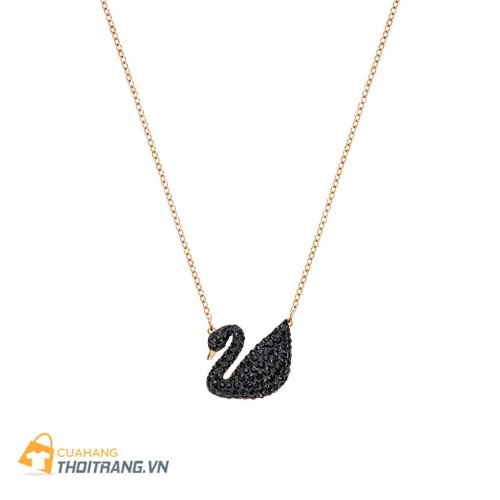 Vòng cổ Swarovski thiên nga đá đen được chế tác bằng hợp kim mạ vàng với mặt dây chuyền pha lê đen hình thiên nga sáng lấp lánh, giúp phái đẹp thỏa sức tự tin và nổi bật giữa đám đông.