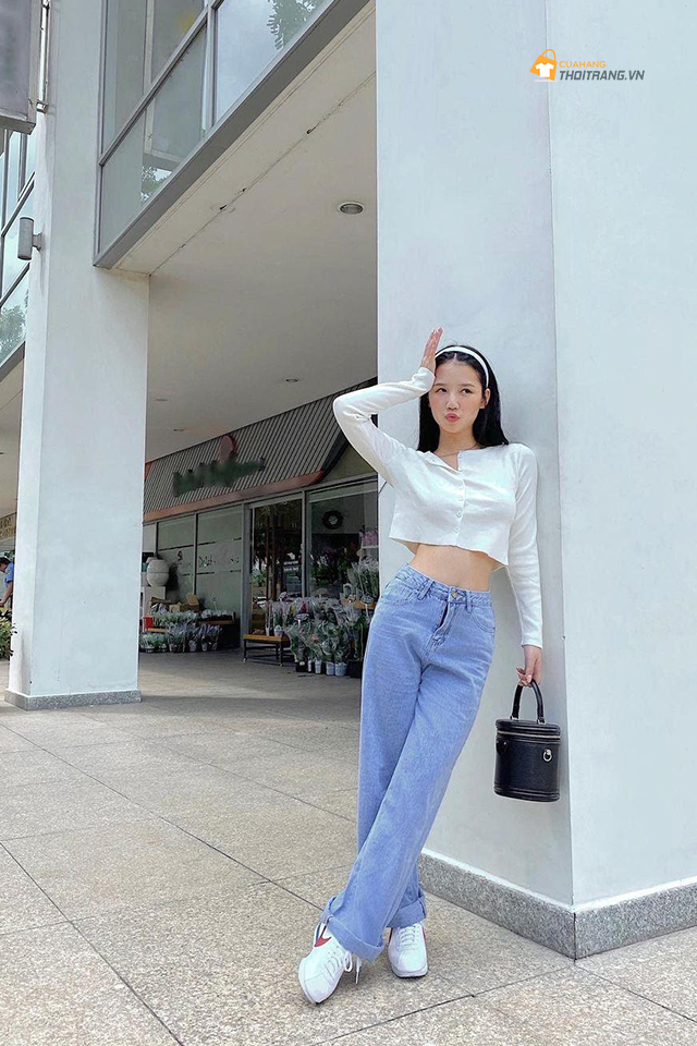 Áo cardigan croptop kết hợp quần jean cạp cao khoe eo thon hiệu quả